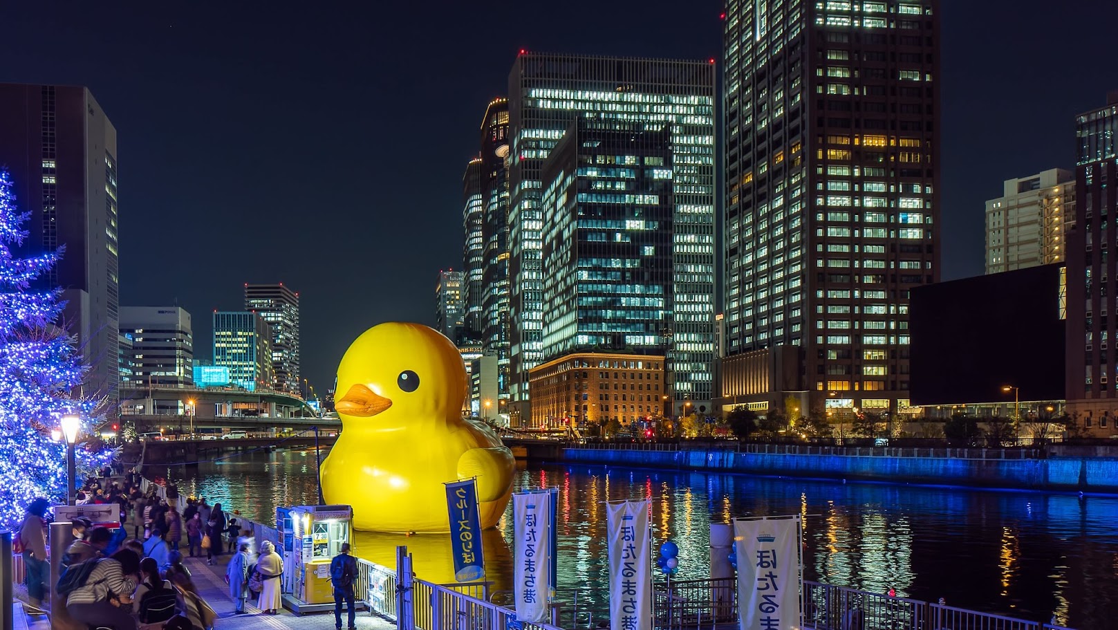เป็ดยักษ์ลอยน้ำและการแสดงน้ำพุ Nakanoshima Water Fantasia