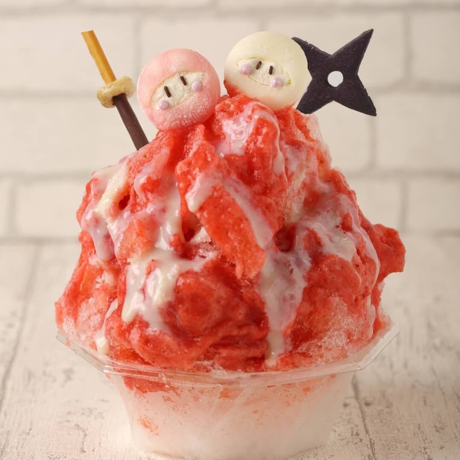  ไอศครีมวานิลลาห่อแป้งโมจิบางๆ ทำเป็นรูปนินจา