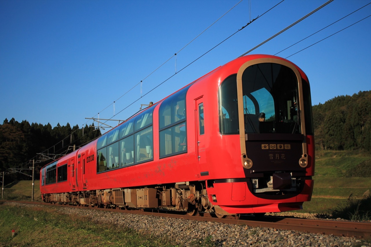 รถไฟท่องเที่ยวพิเศษ บริการระหว่าง สถานีโจเอ็ทสึ เมียวโค - สถานีอิโตะอิกาวะ