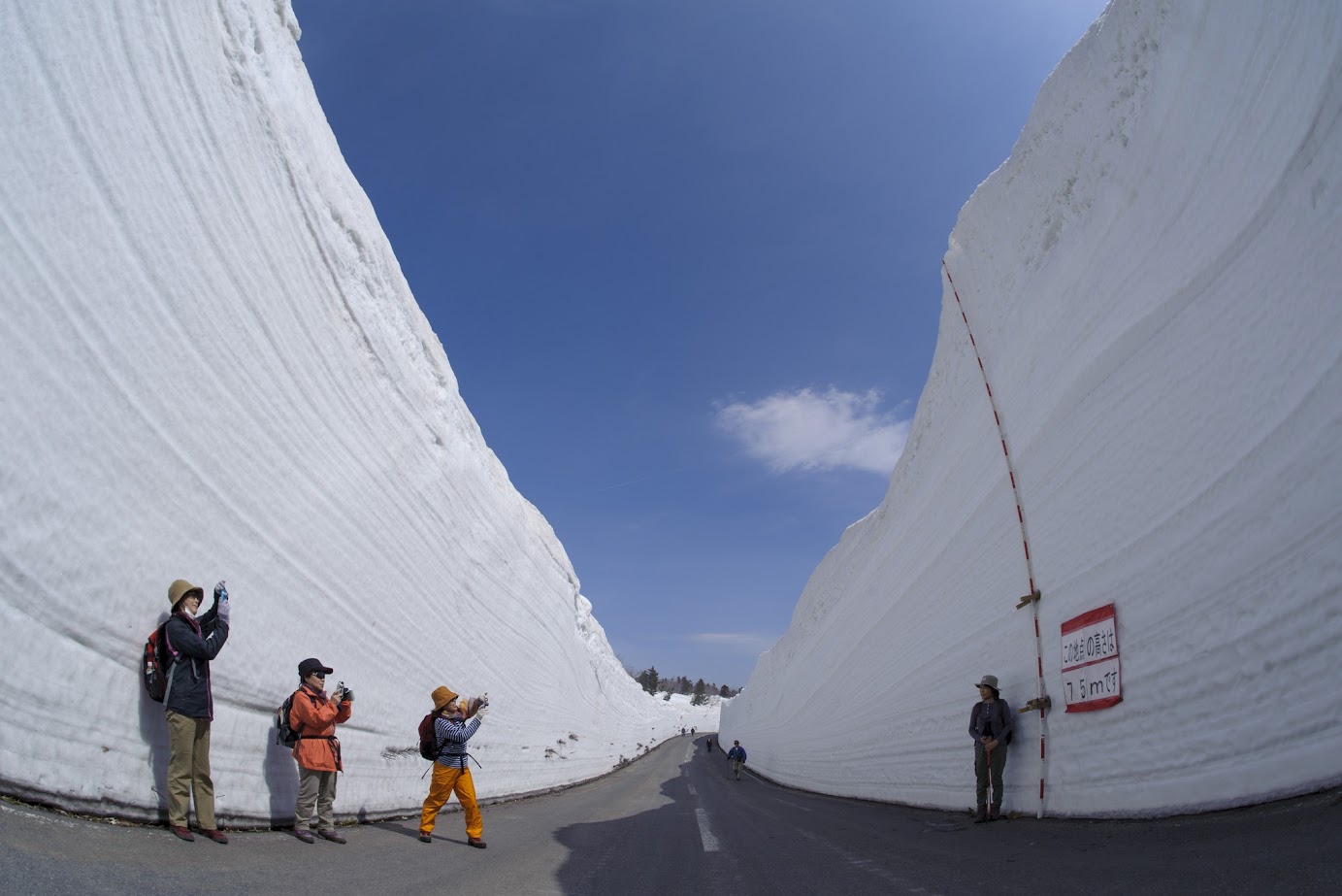 Japan Alps อาโอโมริ อีกจุดเช็คอินของญี่ปุ่น ที่มีความสูงถึง 10 เมตร  นั่งกระเช้าลอยฟ้าชมทิวทัศน์เทือกเขาฮักโกดะพร้อมปีศาลหิมะสุดUNSEEN ได้ทุกปี
