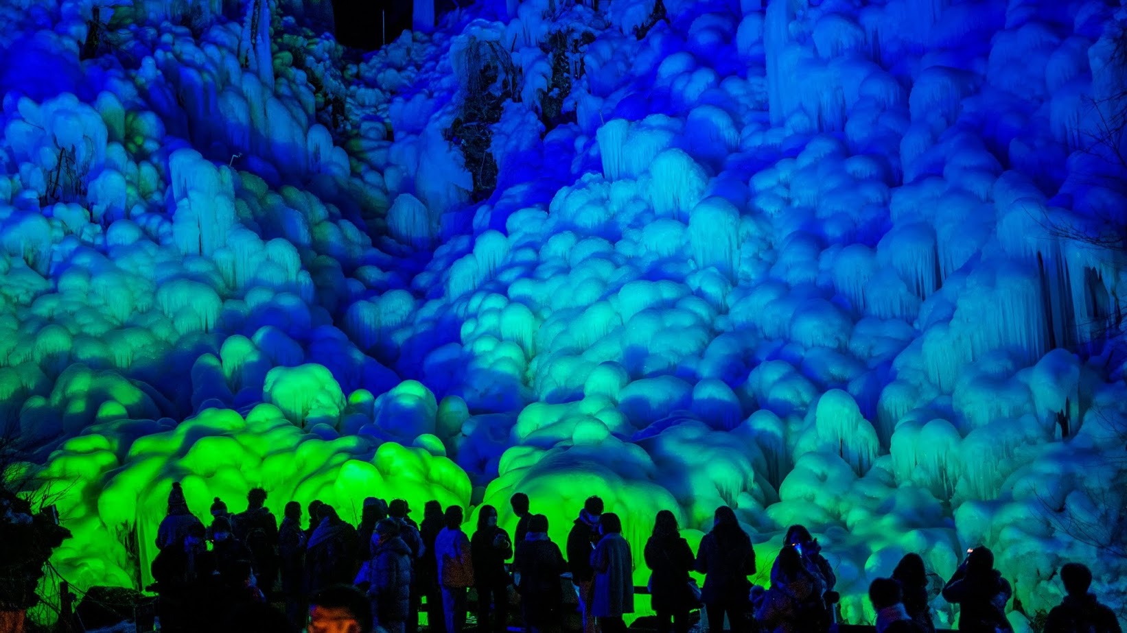 เทศกาลญี่ปุ่น ที่ไซตามะ สวยสุดๆกับเทศกาลน้ำแข็งย้อย ชมประดับไฟแสงสีให้ธารน้ำแข็งย้อยลอยเด่นอยู่ในความมืดงดงามลึกลับเป็นภาพที่น่าประทับใจมาก