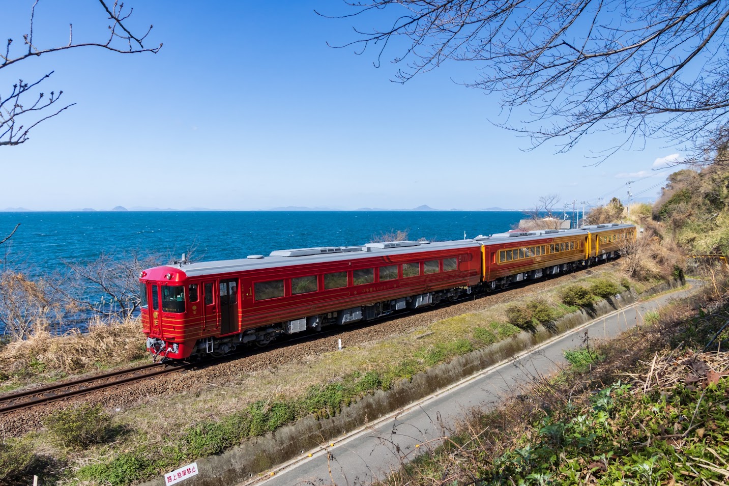 เที่ยวชิโกะคุ railwaytrip ซึ่งรถไฟขบวนนี้จะวิ่งผ่านสถานที่ท่องเที่ยวชื่อดังมากมาย
