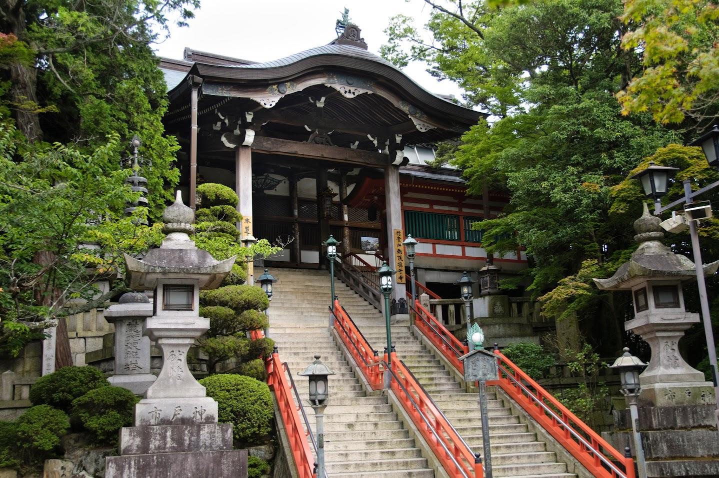 มีที่พักภายในวัด เรียกว่า “ชุคุโบ (Shukubo)”