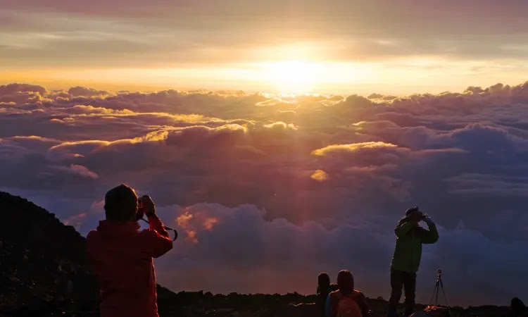 ชมดวงอาทิตย์ขึ้นบนยอดภูเขาไฟฟูจิ (Mt. Fuji) บนความสูง 3,776 เมตร