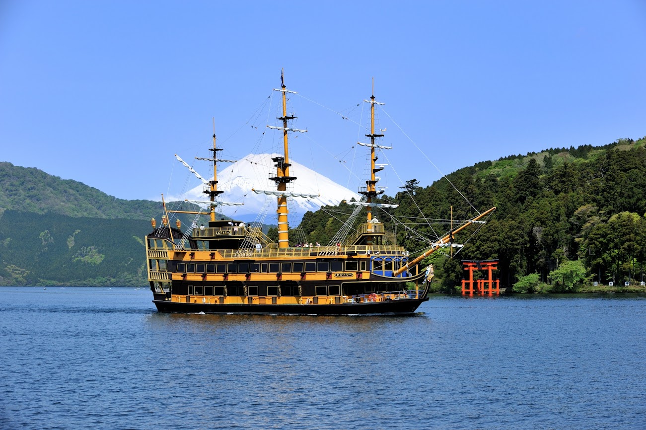 โจรสลัดในทะเลสาบอาชิ (Lake Ashi)