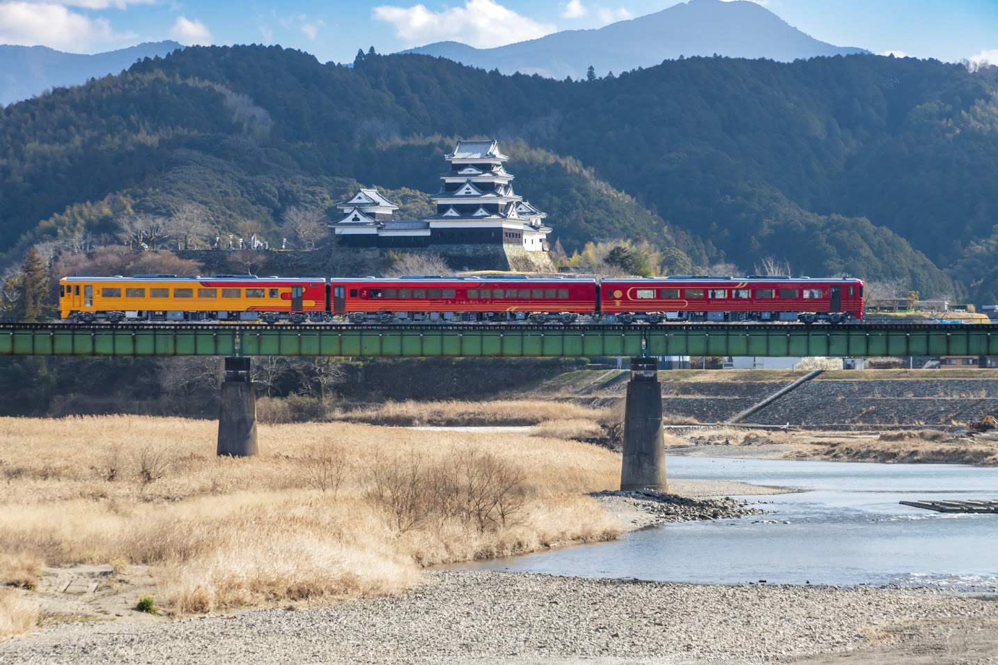 เที่ยวชิโกะคุ railwaytrip เพลิดเพลินกับวิว ปราสาทโอซุ Ozu Castle 