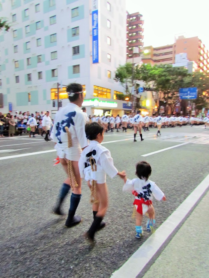  เทศกาลฮากาตะ กิอง ยามากาสะ (Hakata Gion Yamagasa Festival) เป็นเทศกาลชื่อดังของจังหวัดฟุกุโอกะ (Fukuoka)