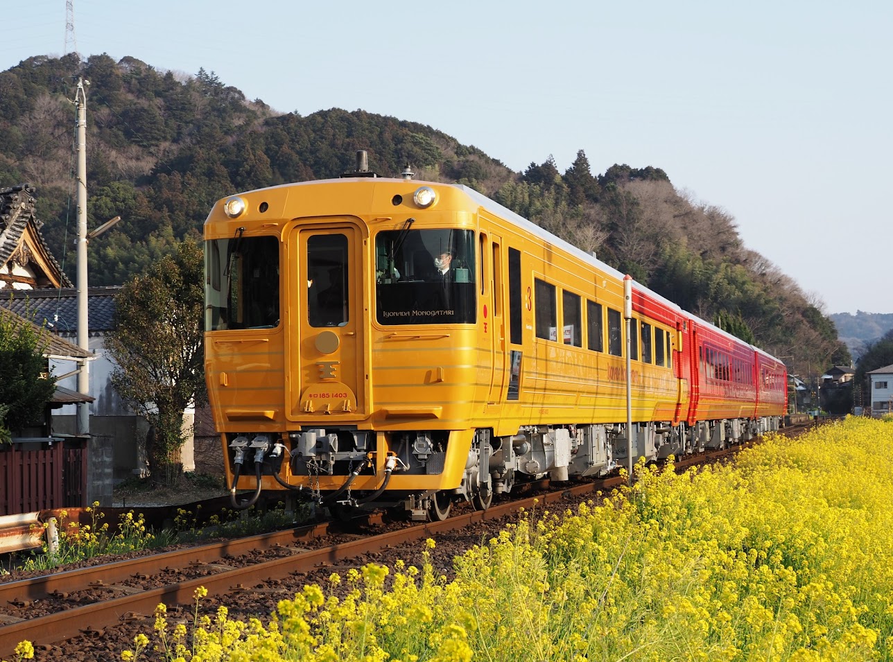 รถไฟท่องเที่ยวสุดพิเศษในจังหวัดเอฮิเมะ