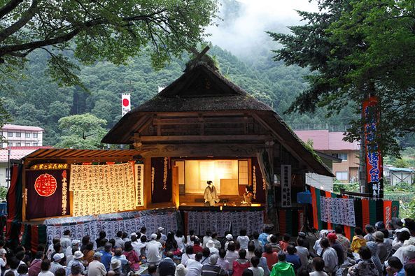 เวทีละครคาบุกิ ฮิโนะเอะมาตะ (Hinoemata Kabuki)