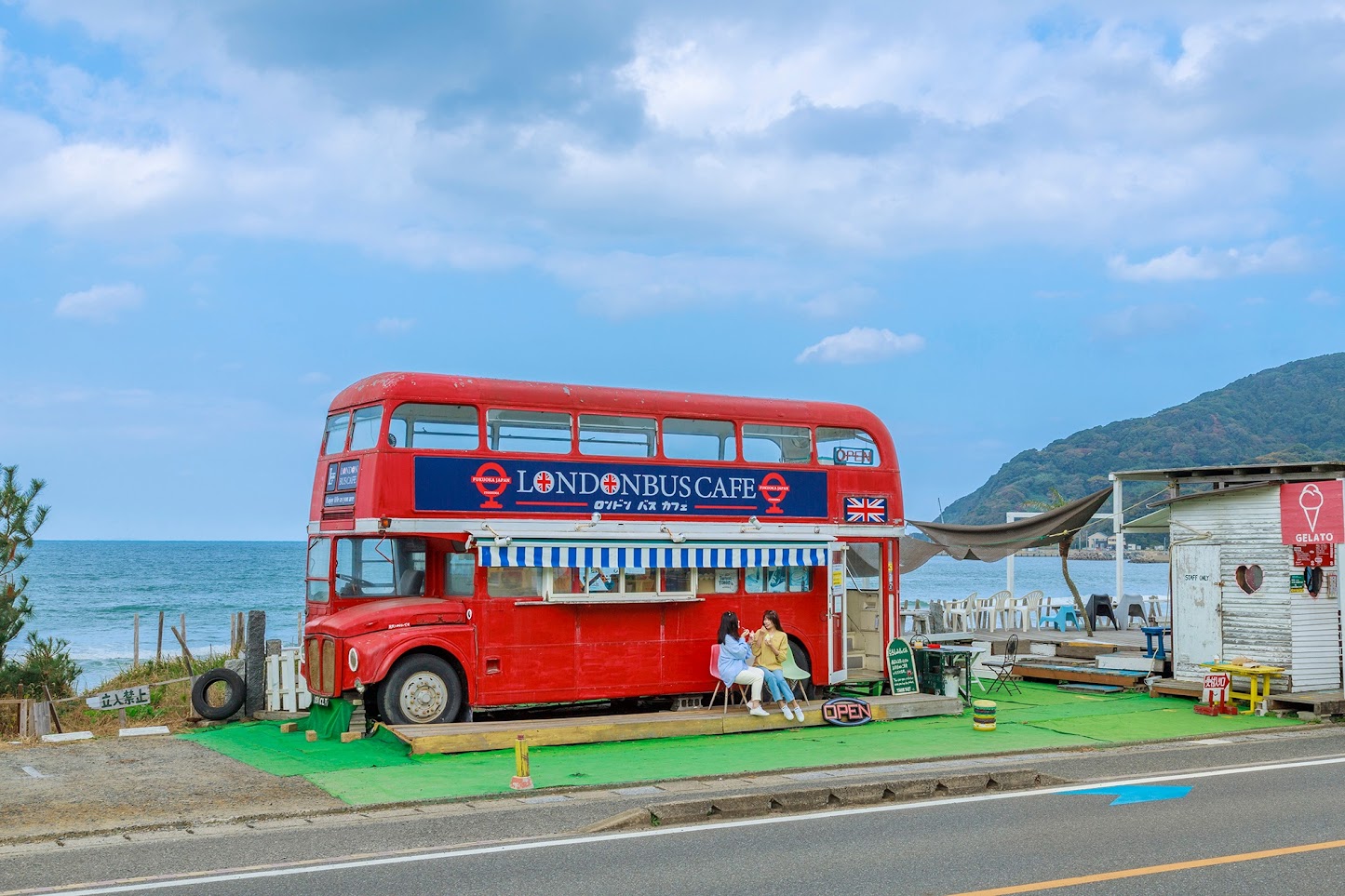 ถนนซันเซ็ต (Sunset Road) ถนนริมชายหาดที่เรียงรายไปด้วยคาเฟ่เก๋ ๆ 