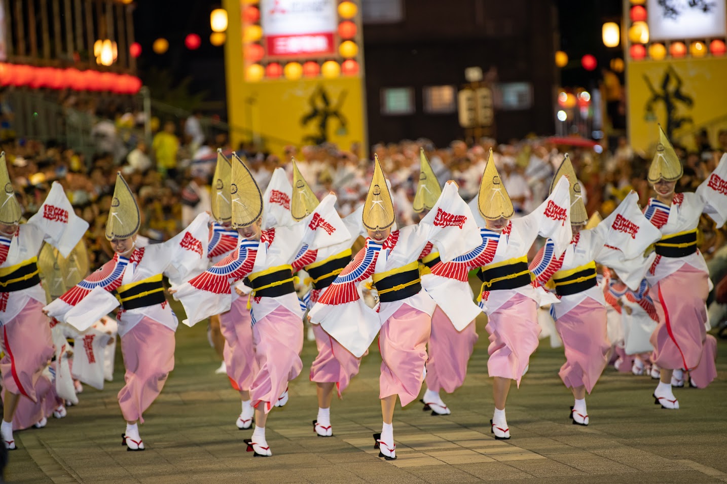 เทศกาลอาวะโอโดริ ประเพณีร่ายรำพื้นบ้านที่สืบทอดกันมากว่า 400 ปี