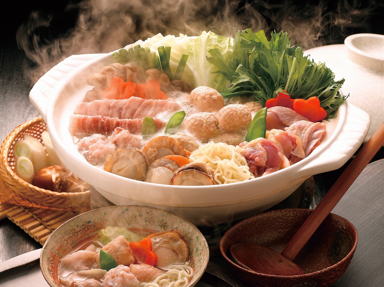 จังโคะ นาเบะ (Chanko Nabe)” ซึ่งเป็นเมนูหม้อไฟที่นักซูโม่กินในทุก ๆ วัน