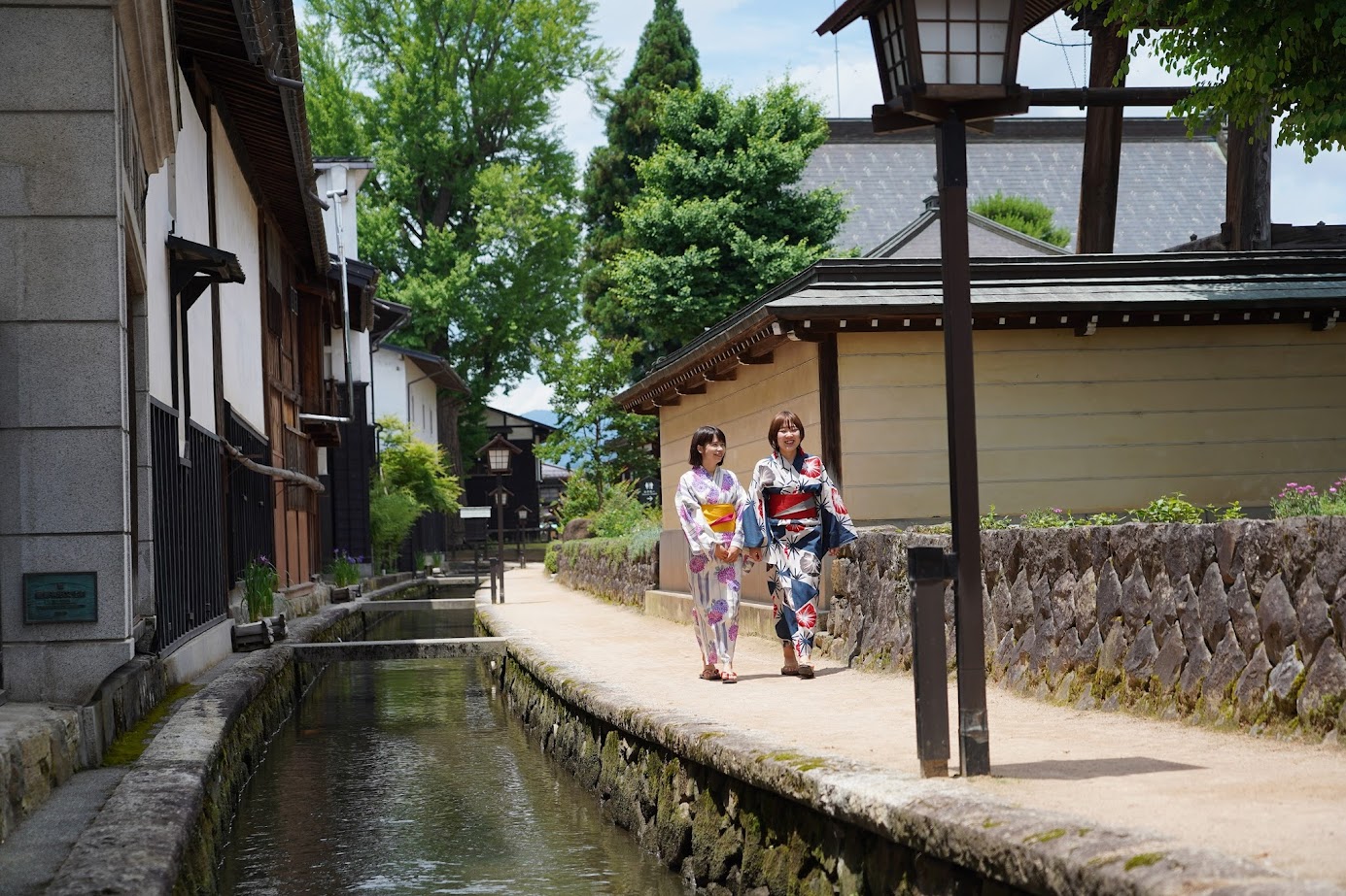 คลองน้ำใสใกล้วัดเอนโคจิ (Enkoji Temple)