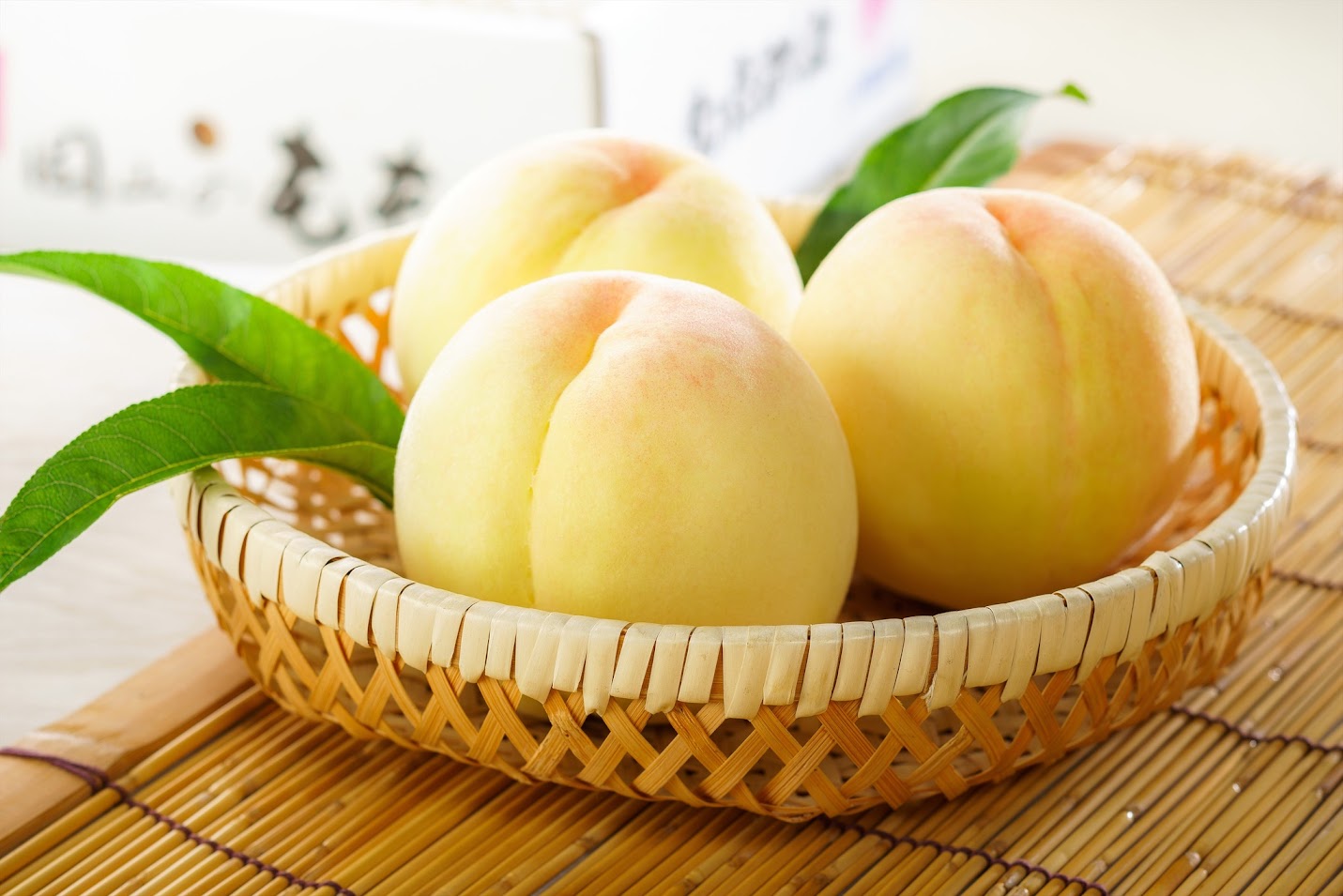 ลูกพีชสีขาว (White Peach) 
