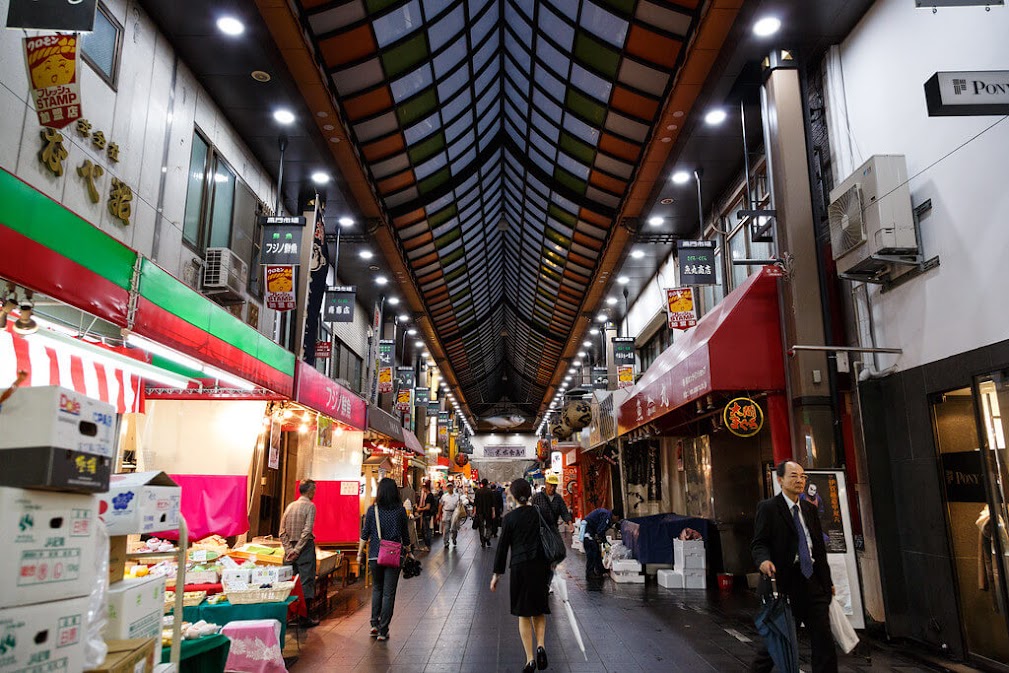 ขับรถเที่ยวโอซาก้า 1 วัน รถเช่าญี่ปุ่น เดินตลาดช้อปปิ้งในโอซาก้า ร้านค้าและอาหารท้องถิ่น
