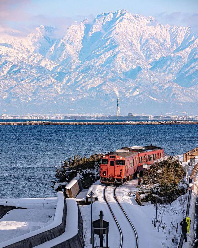 นั่งรถไฟชมวิวเมืองโทยามะ