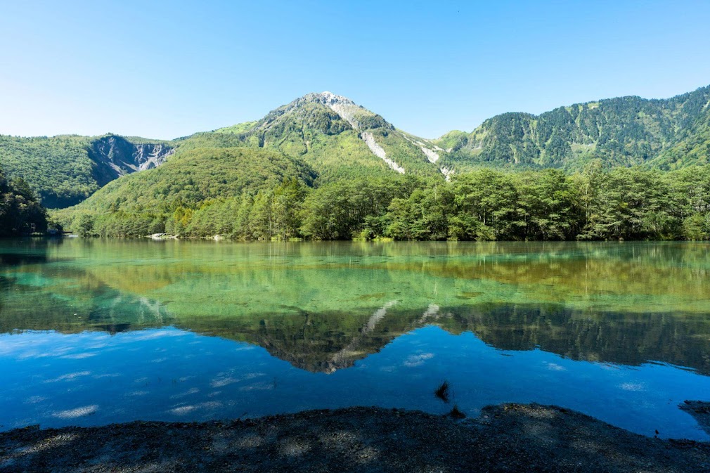 เตรียมตัวออกเดินทางขับรถเที่ยว japan alps ด้วยรถเช่าญี่ปุ่น ไปสัมผัสความงามของบึงไทโช (Taisho Pond) ที่คามิโคจิ (Kamikochi) ท่ามกลางเทือกเขาแอลป์ญี่ปุ่นที่ยิ่งใหญ่และธรรมชาติที่สมบูรณ์"