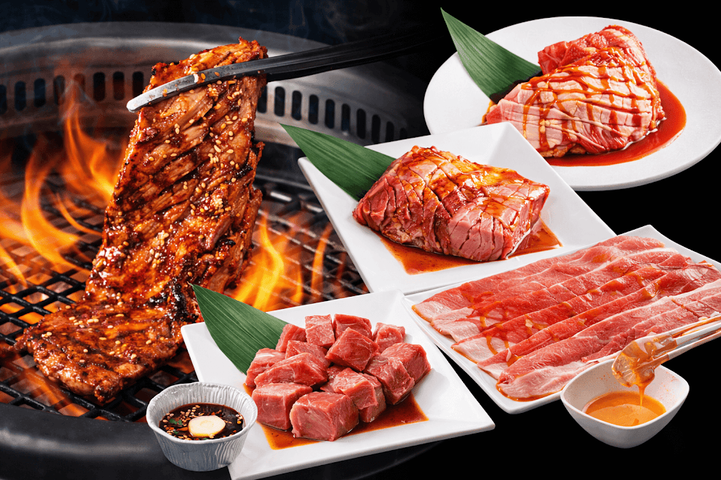 รวมสุดยอดร้านปิ้งย่างระดับตำนานญี่ปุ่น เซ็ตเนื้อวากิวหมักซอสย่างบนเตาถ่านไฟลุก เสิร์ฟทั้งสไลซ์บางและชิ้นหนาพร้อมน้ำจิ้มงา สไตล์ยากินิกุพรีเมียมสุดเข้มข้น