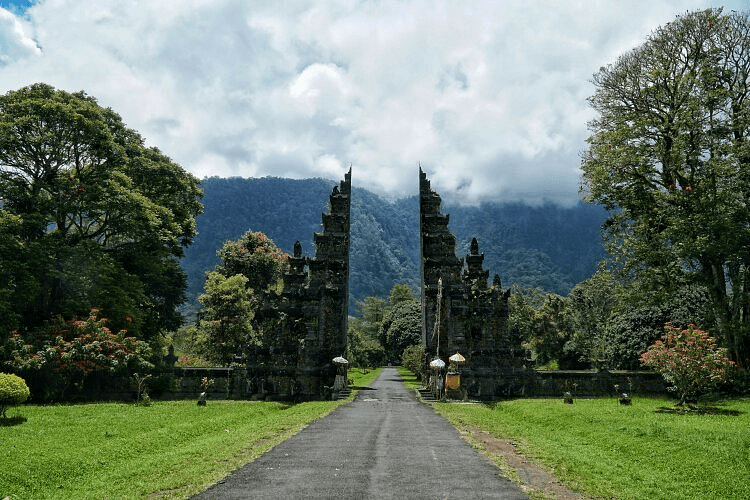 ทัวร์อินโดนีเซีย ที่อัดแน่นด้วยกิจกรรม ทั้งกีฬาทางทะเล ธรรมชาติ อาหารและวัฒธรรมอันสวยงานมที่เป็นเอกลักษณ์ฉพาะตัว 