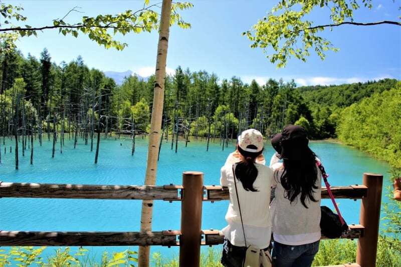 สระน้ำสีฟ้า (Blue Pond)