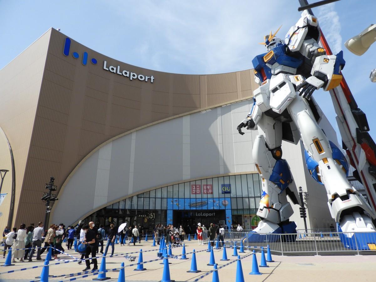 ららぽーと福岡」開業、九州初進出 実物大νガンダム立像が出迎え - 博多経済新聞