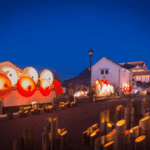 เทศกาล ท่องเที่ยว ญี่ปุ่น ที่คุมาโมโตะบนถนนบุเซนไคโด แต่งแต้มแสงสีทั้งเมืองที่ตกแต่งไปด้วยร่มกระดาษโคมไฟไม้ไผ่นับพันๆเล่มชมแสดงโรงละครคาบุกิ