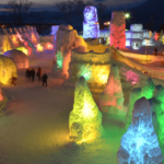 พิกัดเด็ดๆ HOKKAIDO SNOW FESTIVAL หน้าหนาวญี่ปุ่นช่วงเวลาแห่งความสุขร่วมเทศกาลหิมะมากมายชมประติมากรรมน้ำแข็งขนาดยักษ์ สีสันของแสงไฟสุดโรแมนติก