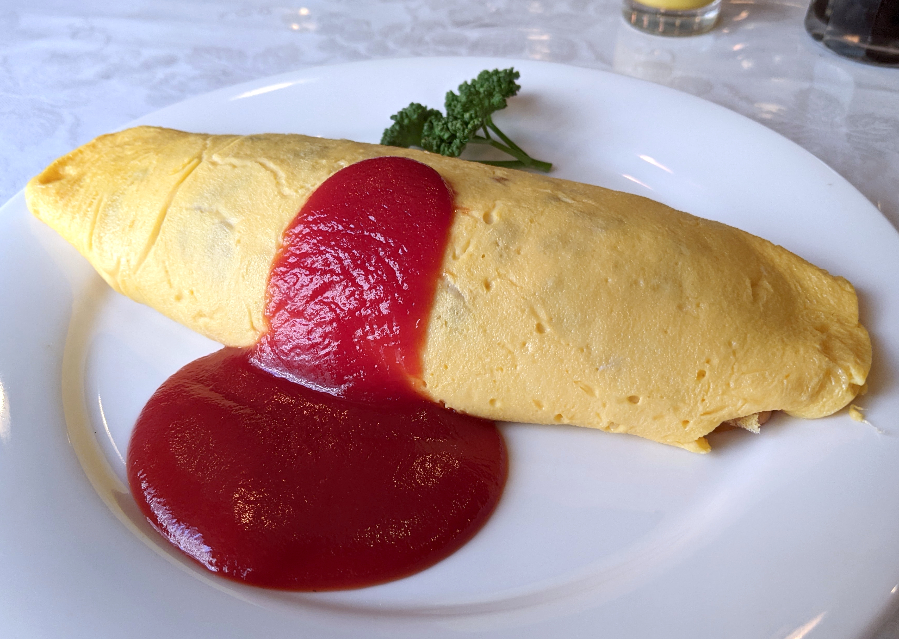 断言】銀座の老舗洋食店「煉瓦亭」のオムライスが激ウマ！ あれを食えば、誰とでも良好な関係を築けるに違いない!! | ロケットニュース24 ข้าวห่อไข่ สุดน่ากิน