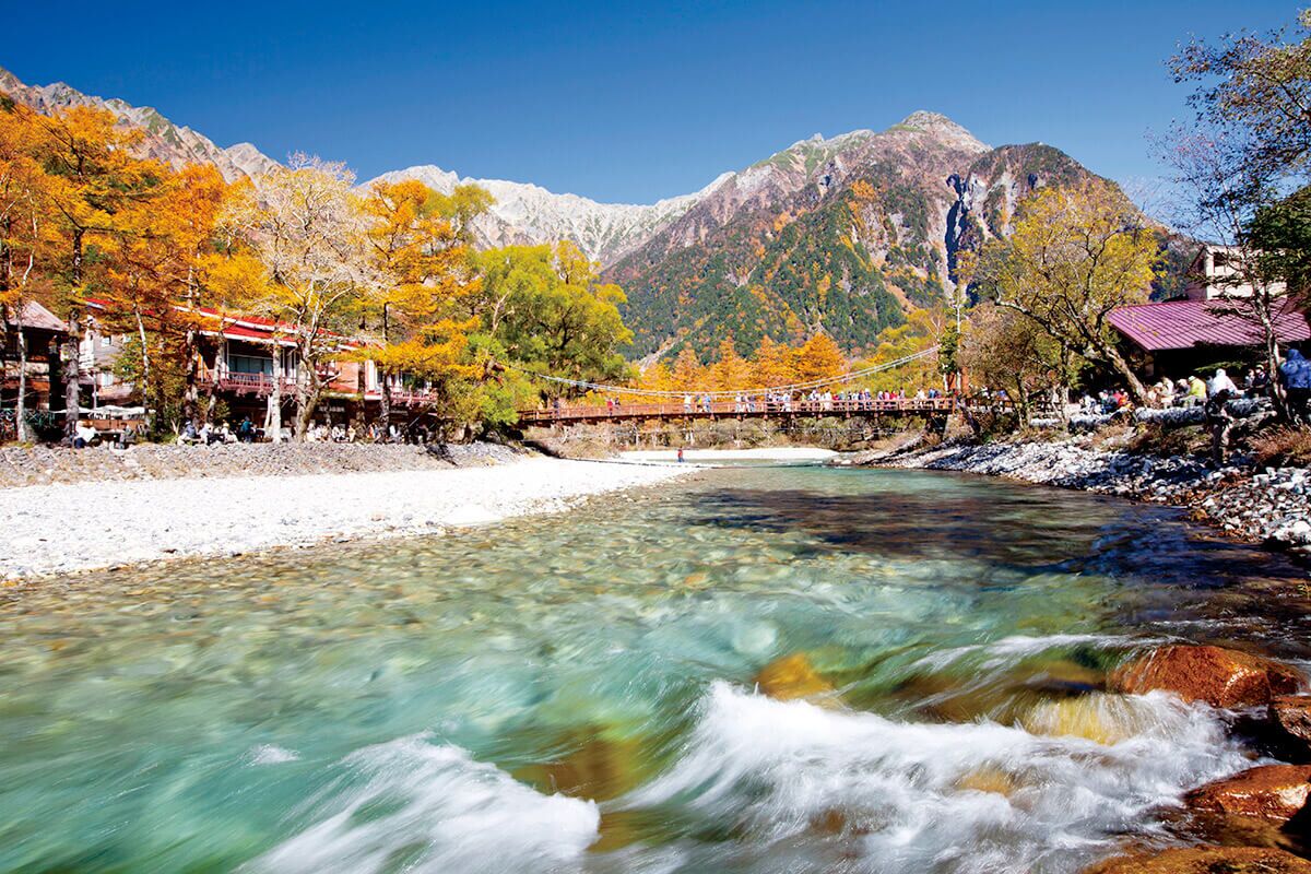 長野県・上高地。おすすめシーズンは新緑の初夏と秋の紅葉!! 爽やかな日本アルプスでハイキング！｜トリドリ